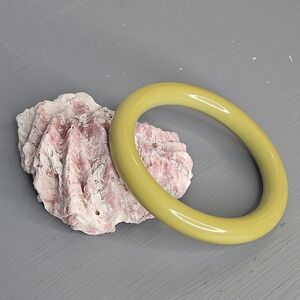 Vtg Yellow Avacado Green Acrylic Bangle Bracelet .25"